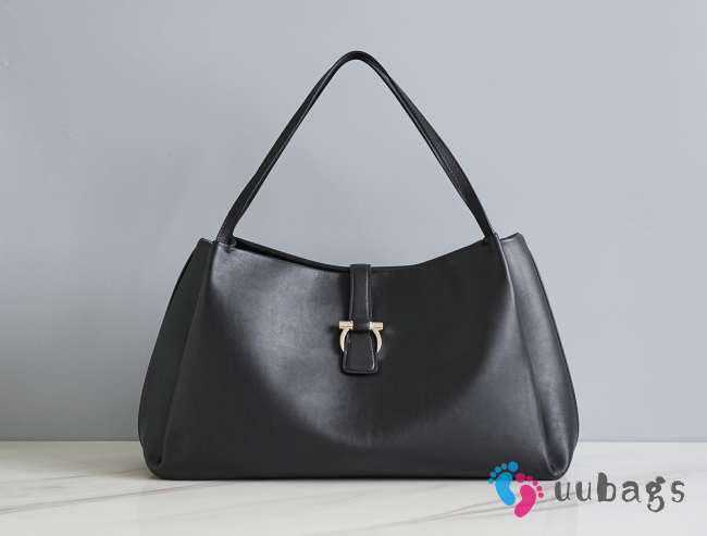 Uubags Ferragamo tote bag in black 38x26x17cm - 1