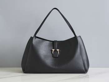 Uubags Ferragamo tote bag in black 38x26x17cm