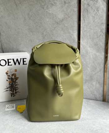 Uubags Loewe Flamenco backpack in olive shiny supple calfskin 36x16x40cm