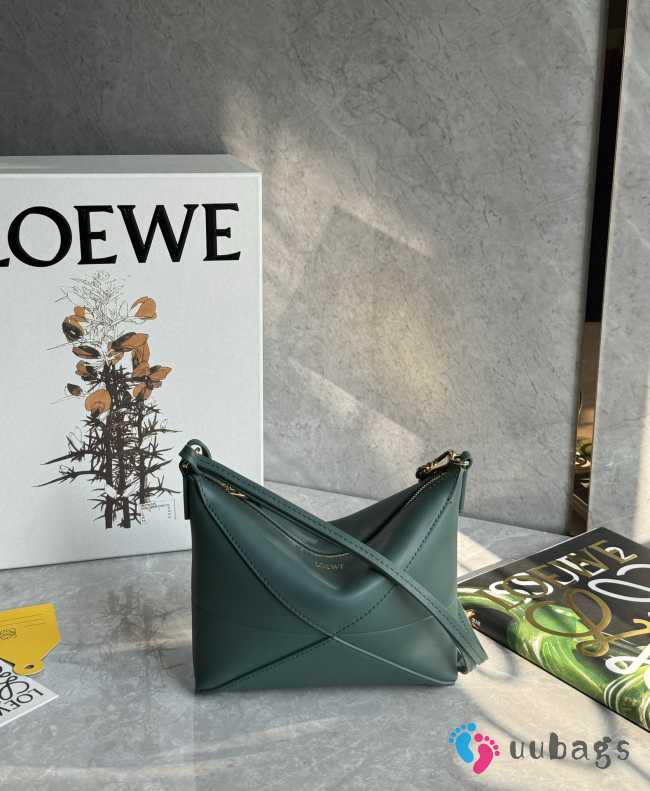 Uubags Loewe Puzzle Fold pouch in green shiny nappa calfskin 23x6.5x15.5cm - 1