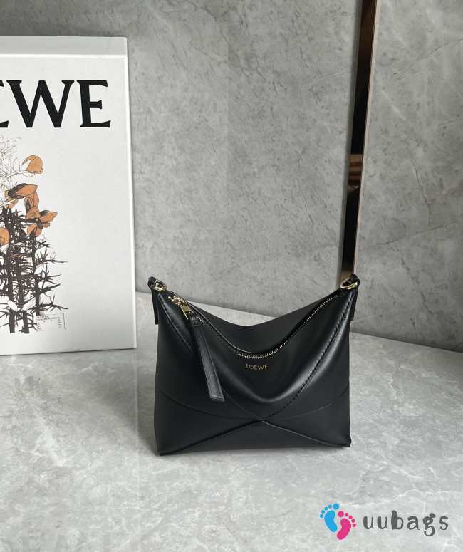 Uubags Loewe Puzzle Fold pouch in black shiny nappa calfskin 23x6.5x15.5cm - 1