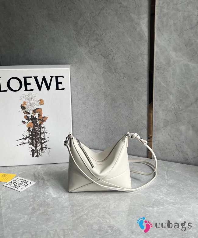 Uubags Loewe Puzzle Fold pouch in white shiny nappa calfskin 23x6.5x15.5cm - 1