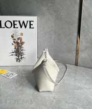 Uubags Loewe Puzzle Fold pouch in white shiny nappa calfskin 23x6.5x15.5cm - 5