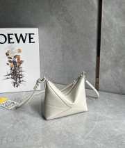 Uubags Loewe Puzzle Fold pouch in white shiny nappa calfskin 23x6.5x15.5cm - 3
