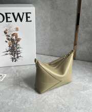 Uubags Loewe Puzzle Fold pouch in clay Green shiny nappa calfskin 23x6.5x15.5cm - 5