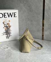 Uubags Loewe Puzzle Fold pouch in clay Green shiny nappa calfskin 23x6.5x15.5cm - 4