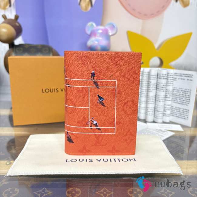 Uubags Louis Vuitton M14877 Passport Cover Tennis Clay 10x14x2.5cm - 1