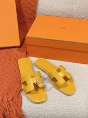 Uubags Hermes Oran sandal in yellow - 1