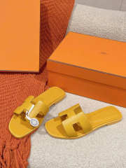 Uubags Hermes Oran sandal in yellow - 6