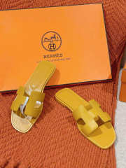 Uubags Hermes Oran sandal in yellow - 4