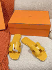 Uubags Hermes Oran sandal in yellow - 3