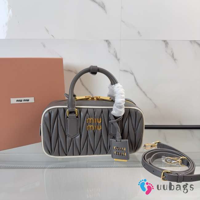 Uubags Miu Miu Arcadie matelassé nappa leather bag in grey 22x10.5x7.5cm - 1