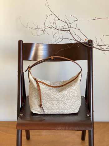 Uubags Loewe Medium Cubi Anagram Bag 27x21x16.5cm