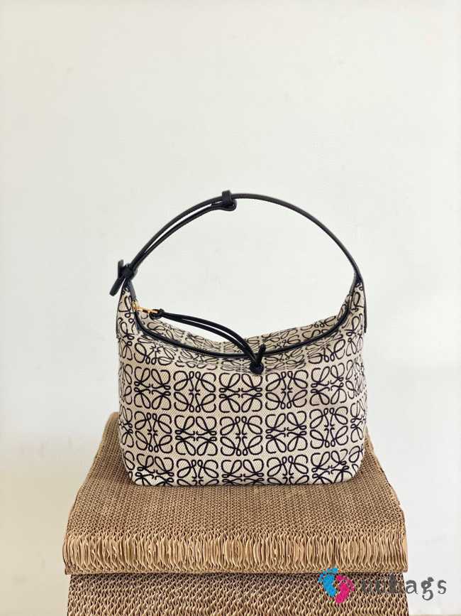 Uubags Loewe Medium Cubi Anagram Small Bag in Ecru & Black 27x21x16.5cm - 1
