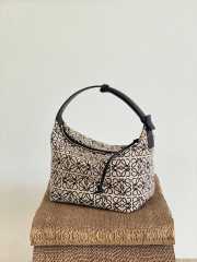 Uubags Loewe Medium Cubi Anagram Small Bag in Ecru & Black 27x21x16.5cm - 6