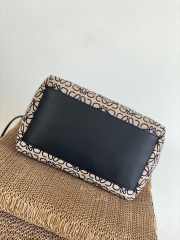 Uubags Loewe Medium Cubi Anagram Small Bag in Ecru & Black 27x21x16.5cm - 3