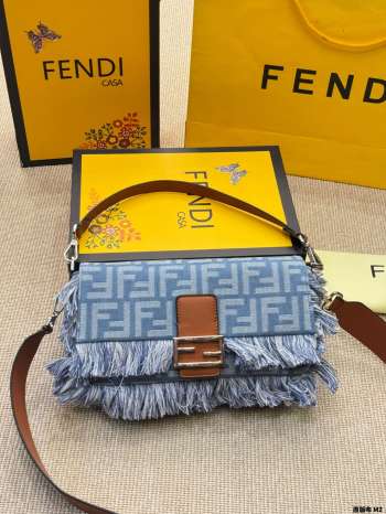 Uubags Baguette blue denim-effect FF jacquard bag 27x15x6cm