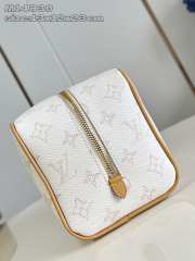 Uubags Louis Vuitton M14839 Locker Dopp Kit In White 23x13x12cm - 4