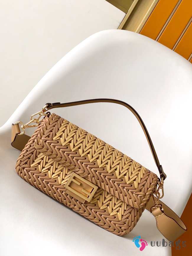 Uubags Fendi Sand and Brown Leather Interlaced Baguette Bag 27x6.5x15cm - 1
