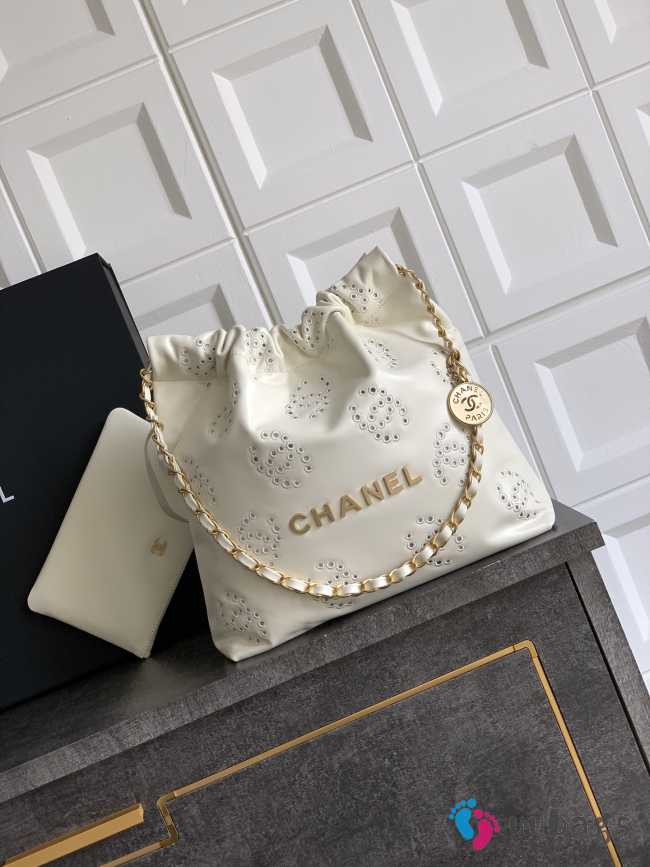 Uubags Chanel 22 Mini Handbag In White 37x30x8.5cm - 1