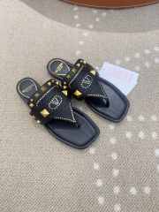 Uubags Valentino Garavani Plaster Caster Thong Sandal in in Goatskin Black  - 2