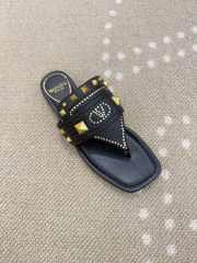 Uubags Valentino Garavani Plaster Caster Thong Sandal in in Goatskin Black  - 6