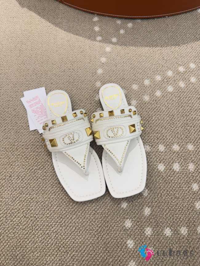 Uubags Valentino Garavani Plaster Caster Thong Sandal in Goatskin White - 1