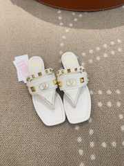 Uubags Valentino Garavani Plaster Caster Thong Sandal in Goatskin White - 1