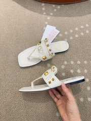 Uubags Valentino Garavani Plaster Caster Thong Sandal in Goatskin White - 2