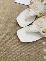 Uubags Valentino Garavani Plaster Caster Thong Sandal in Goatskin White - 6