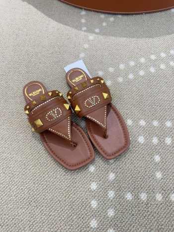 Uubags Valentino Garavani Plaster Caster Thong Sandal in in Goatskin Brown