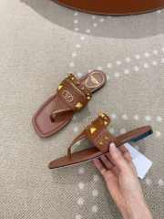 Uubags Valentino Garavani Plaster Caster Thong Sandal in in Goatskin Brown - 2
