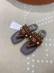 Uubags Valentino Garavani Plaster Caster Thong Sandal in Suede Dark Brown - 6