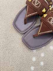 Uubags Valentino Garavani Plaster Caster Thong Sandal in Suede Dark Brown - 5