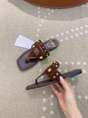 Uubags Valentino Garavani Plaster Caster Thong Sandal in Suede Dark Brown - 4