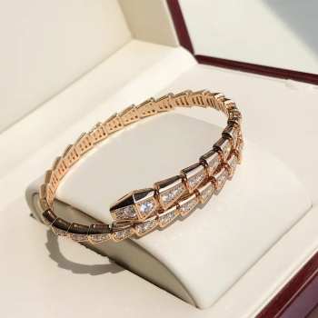 Uubags Bvlgari Serpenti Viper 18 kt yellow gold bracelet set with full pave diamonds