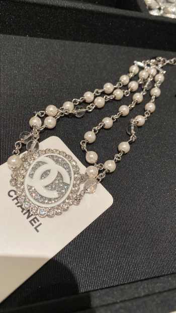 Uubags Chanel Choker Silver, White & Crystal