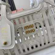 Uubags Miu Miu 5BA294 leather basket bag in chalk white 24x12.5x9cm - 2