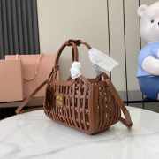 Uubags Miu Miu 5BA294 leather basket bag in brown 24x12.5x9cm - 4