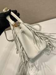 Uubags Prada Galleria small leather bag with fringe in white 24.5x18.5x11cm - 4