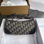 Uubags Dior 30 Montaigne Wanderlust Mini Bag Blue Dior Oblique Jacquard 26x12x7cm - 1