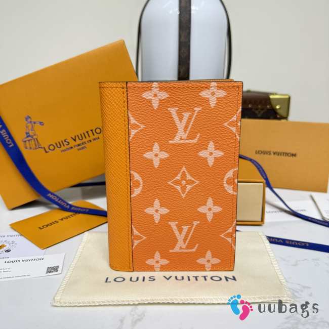 Uubags Louis Vuitton M14115 Passport Cover Monogram coated canvas and Taiga cowhide leather in orange 10x14x2.5cm - 1