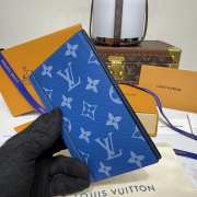 Uubags Louis Vuitton M14115 Passport Cover Monogram coated canvas and Taiga cowhide leather in blue 10x14x2.5cm - 3