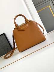 Uubags Givenchy Mini Antigona Cube bag in brown leather 13x19x22cm - 1