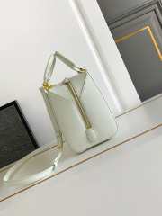 Uubags Givenchy Mini Antigona Cube bag in white leather 13x19x22cm - 5