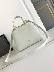 Uubags Givenchy Mini Antigona Cube bag in white leather 13x19x22cm - 4