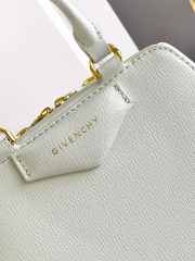 Uubags Givenchy Mini Antigona Cube bag in white leather 13x19x22cm - 3