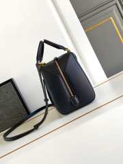 Uubags Givenchy Mini Antigona Cube bag in black leather 13x19x22cm - 5