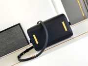 Uubags Givenchy Mini Antigona Cube bag in black leather 13x19x22cm - 4
