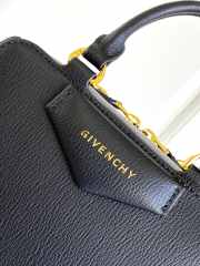 Uubags Givenchy Mini Antigona Cube bag in black leather 13x19x22cm - 2